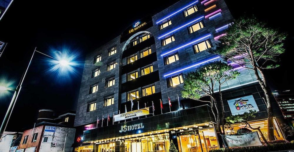 JS Hotel Hotel Front - Evening/Night