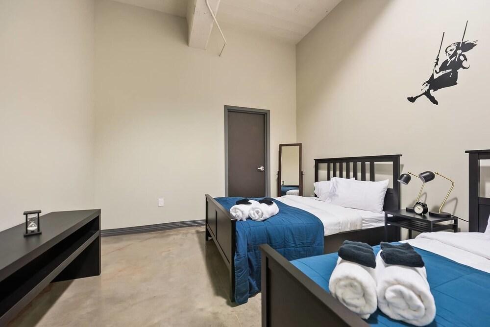 Beautiful 3bd Unit in Perfect Downtown Location Room