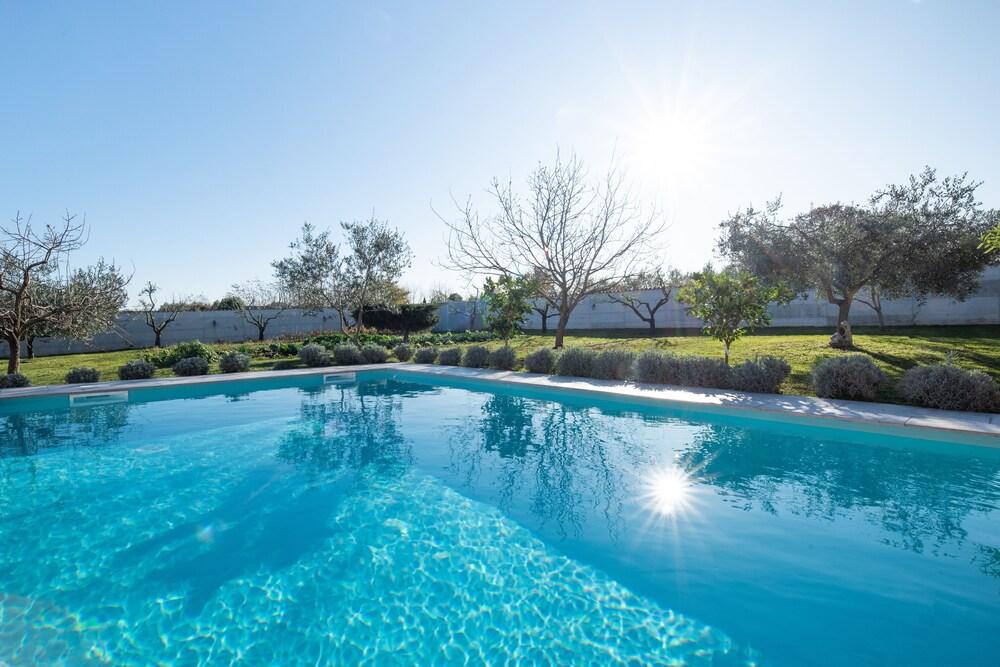 Olive & Lavender villa with pool Outdoor Pool