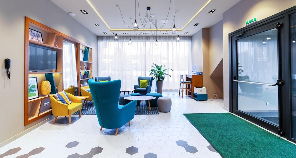 هوليداي إن كالينينجراد، آن آي إتش جي هوتل