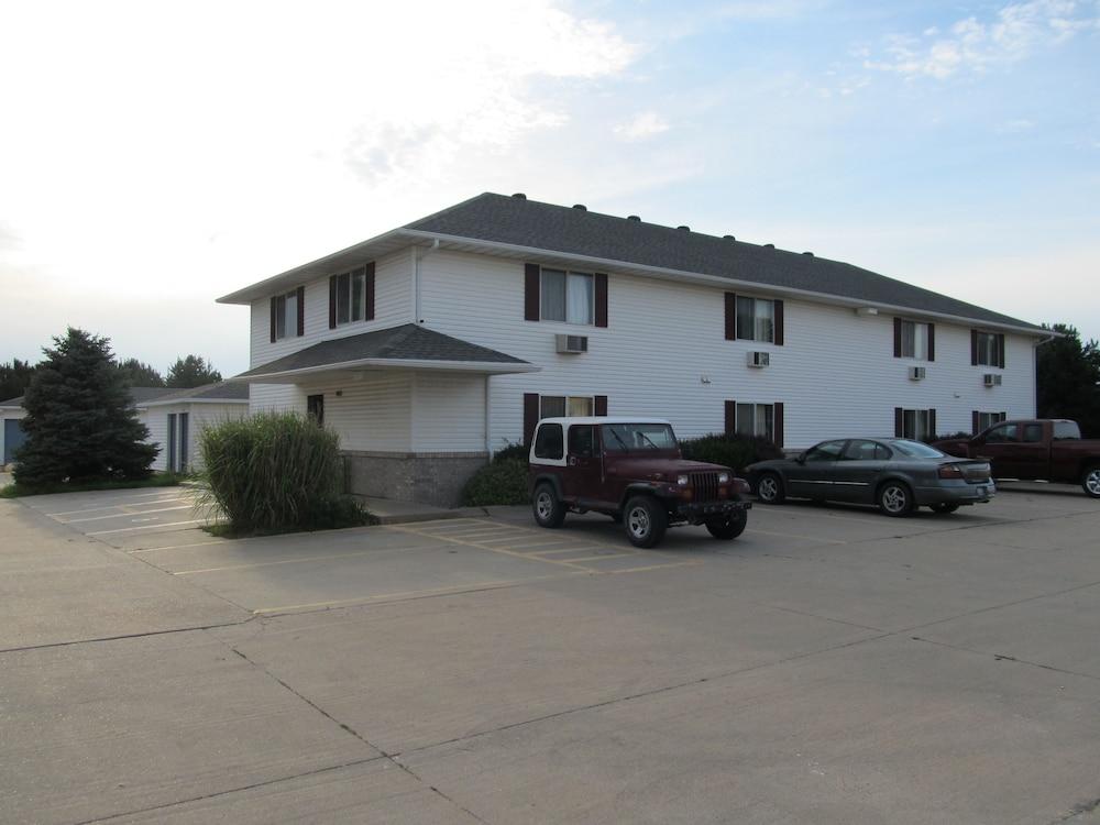 Sunset Inn & Suites Exterior