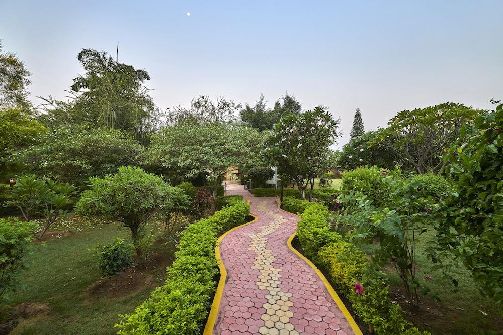 Aacorn Hideaway Resort & Spa Property Grounds