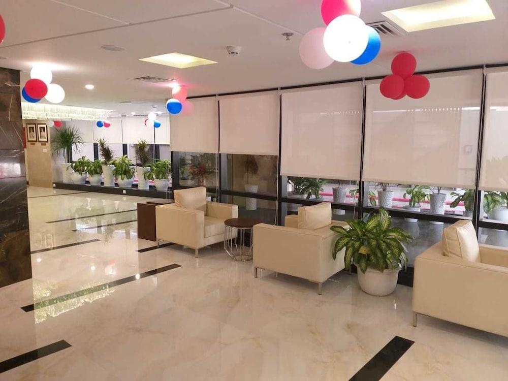 Avari Xpress Multan Lobby