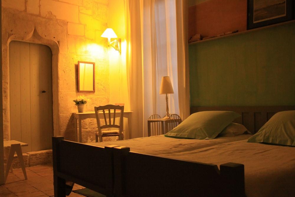 Rue du Château Room