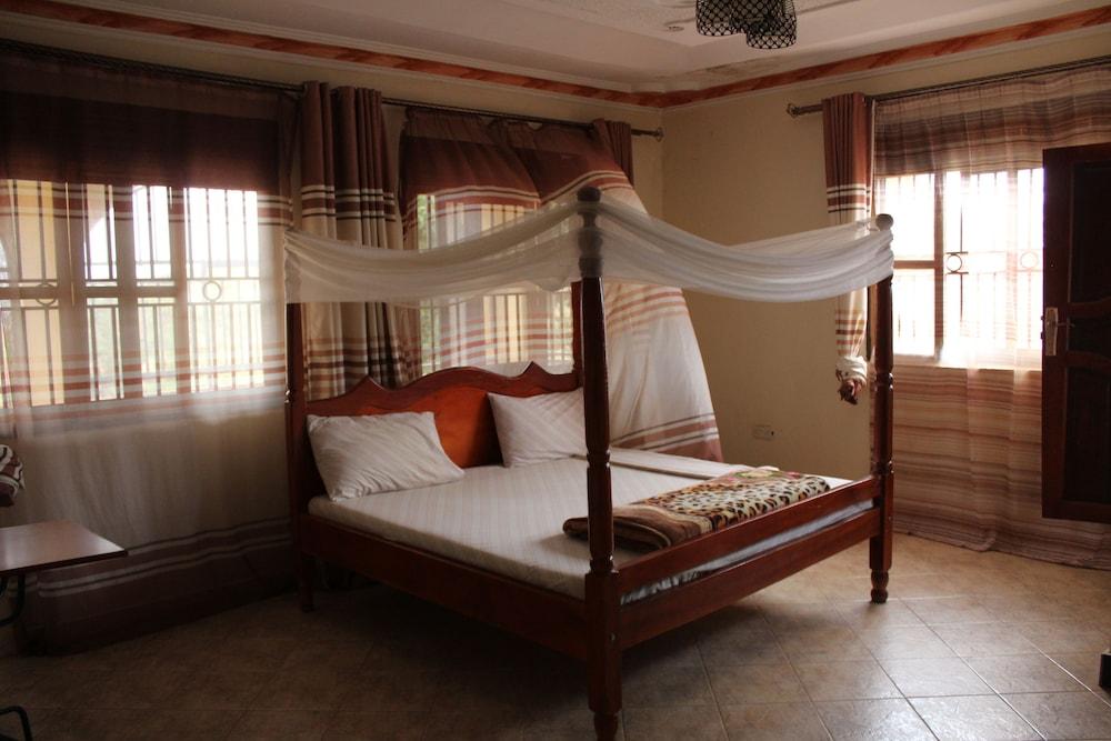 Bwindi Mgahinga Guest House Room