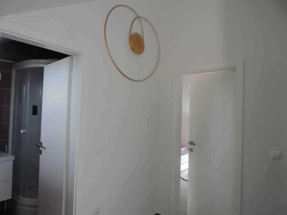 Luxurious 2-bed Appartment in Mandre With Pool Interior
