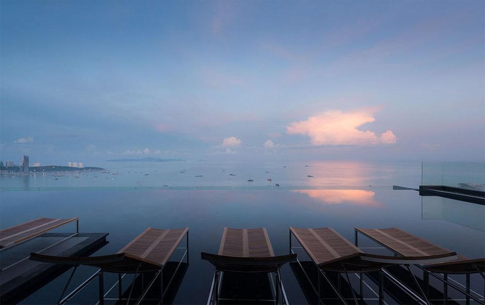 1 بد روم سينتريك سي 812 ويذ إنفينيتي بول سطح مشمس