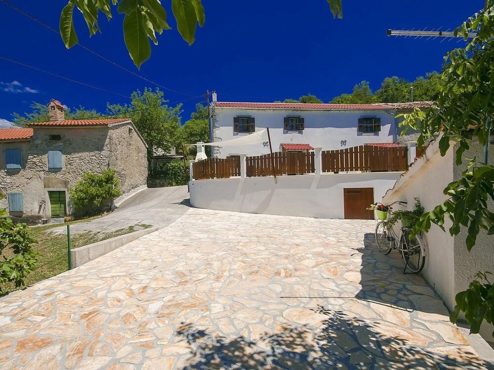 Traditional House With Private Pool and Panoramic Views, Incl. Wi-fi and air Conditioning