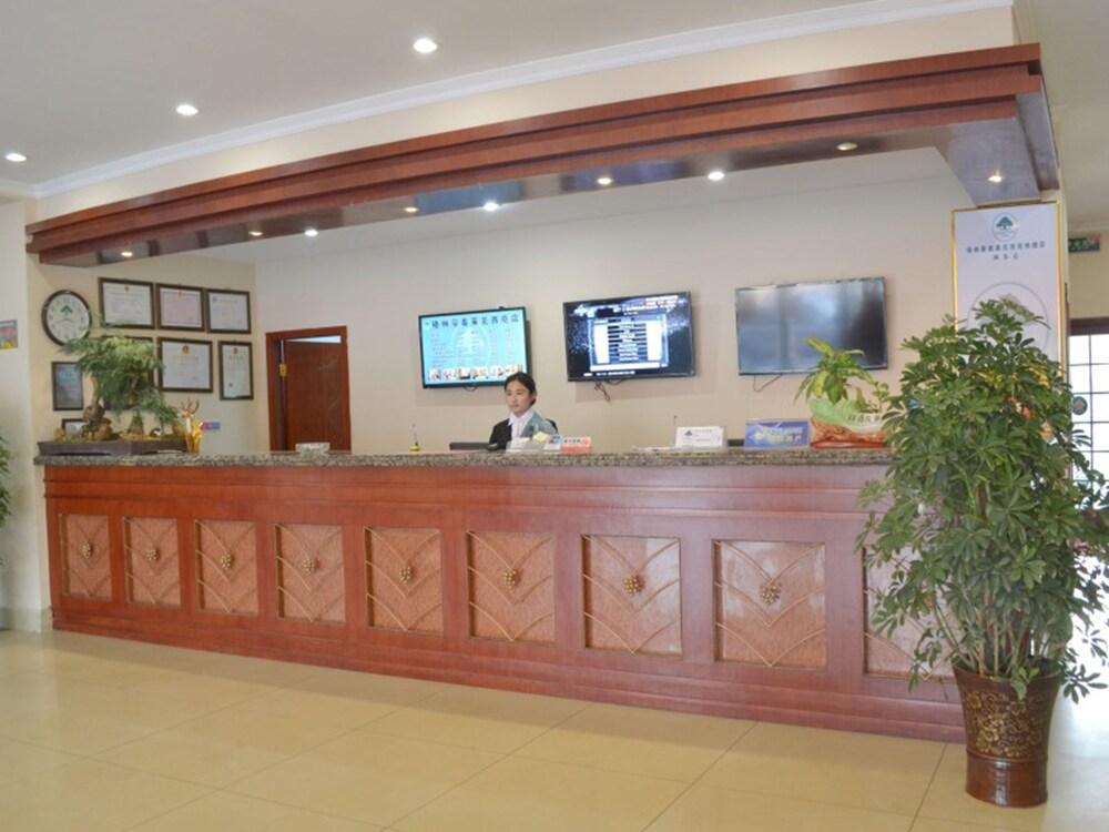 جرين تري إن لايوو ويست لايوو رود إكسبرس هوتل منطقة الاستقبال