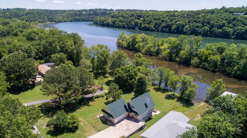 The Lake House 3 Bedroom Home by RedAwning