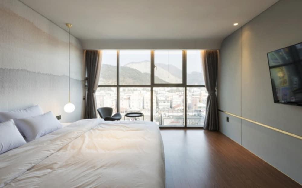 Hound Hotel Changwon - Jinhae Yongwon Room