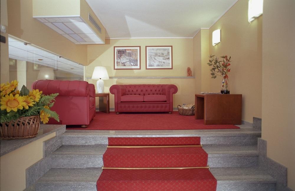 Class Residence 2 Reception
