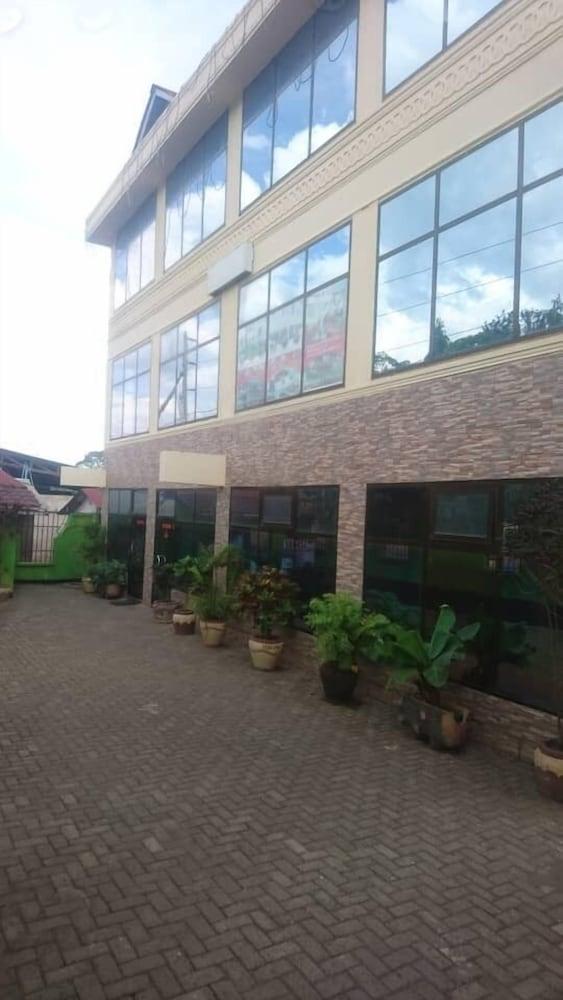 Lemnas Highway Hotel Exterior