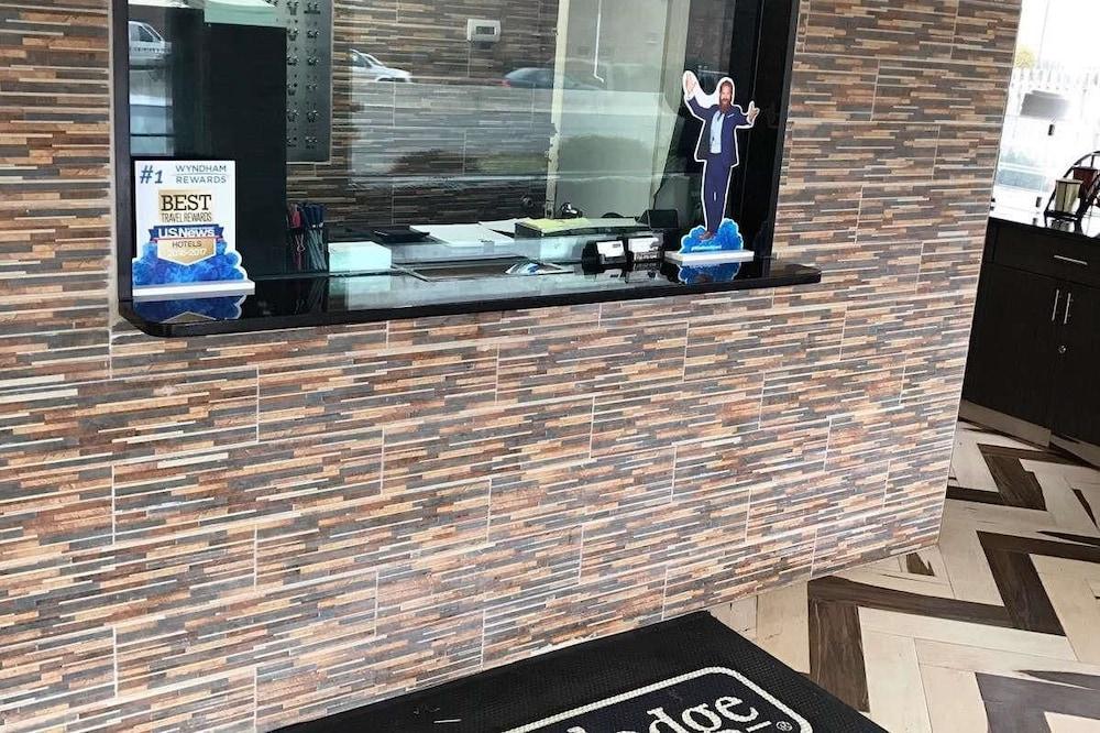 ترافلودج باي ويندام أفينيل وود بريدج الردهة
