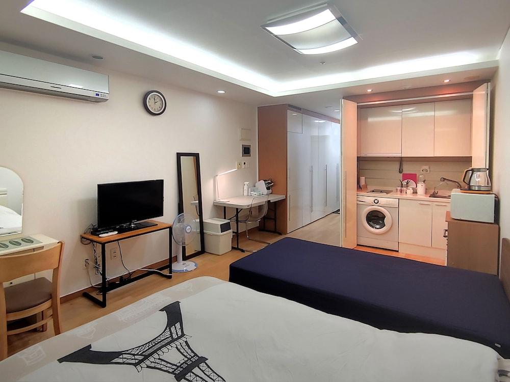 Khan Residence Room