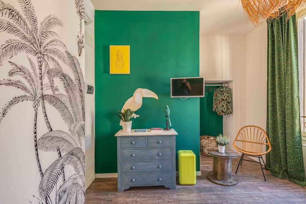 CoDe Rooms Room