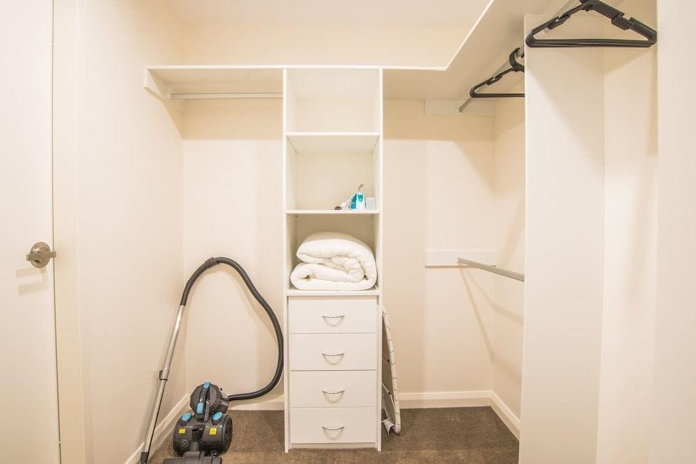 Refreshing 2bed2bath APT in Up&coming Liverpool Room