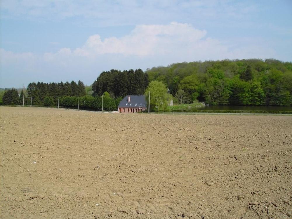 لا فورج دو لابي المنطقة المحيطة بالمنشأة