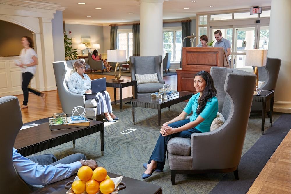 ريزو سنتر، إيه ديستينيشن باي حياة هوتل الردهة