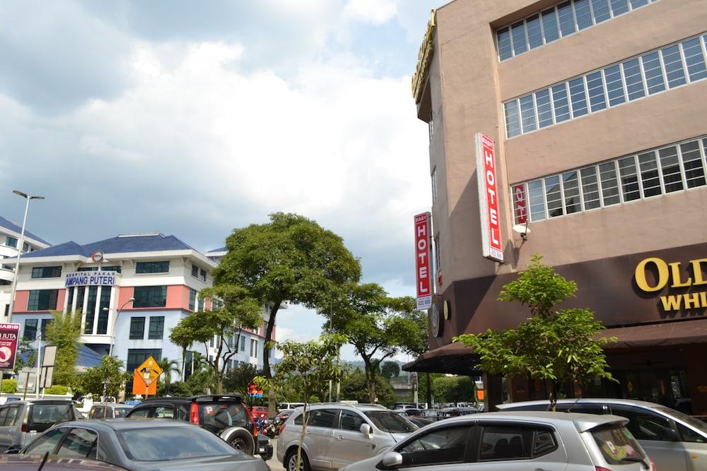 Eazy Hotel at Ampang Exterior