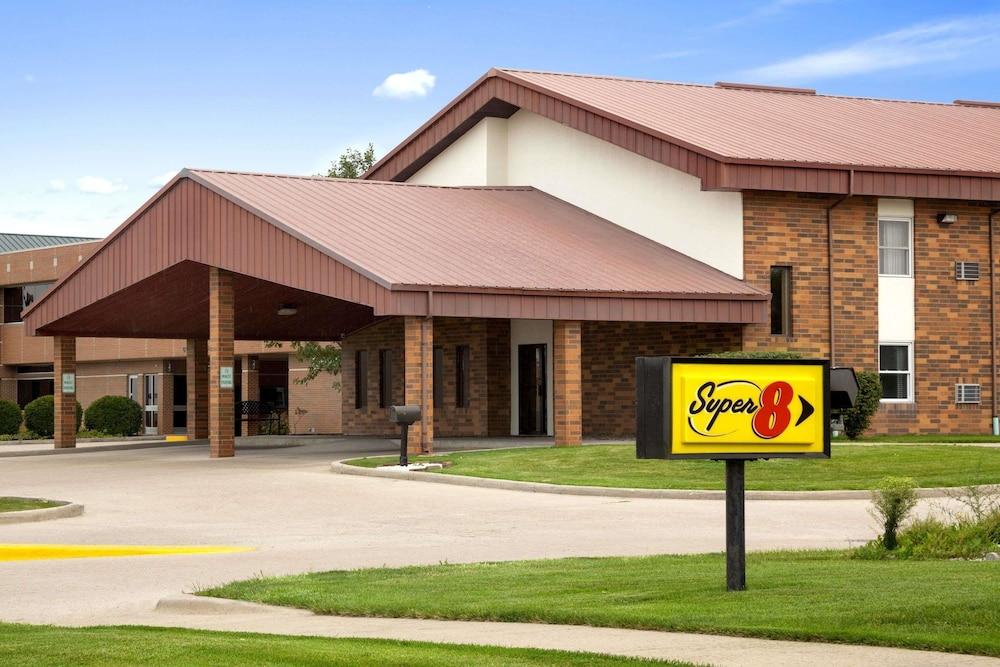 Super 8 by Wyndham Tuscola Exterior