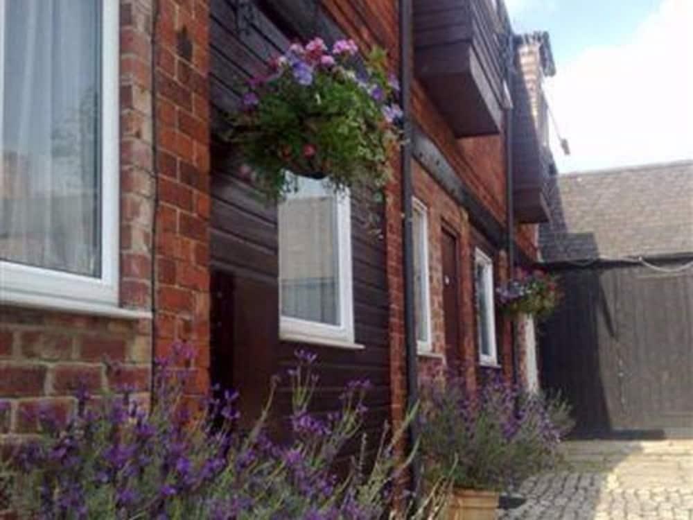 Tennyson Court