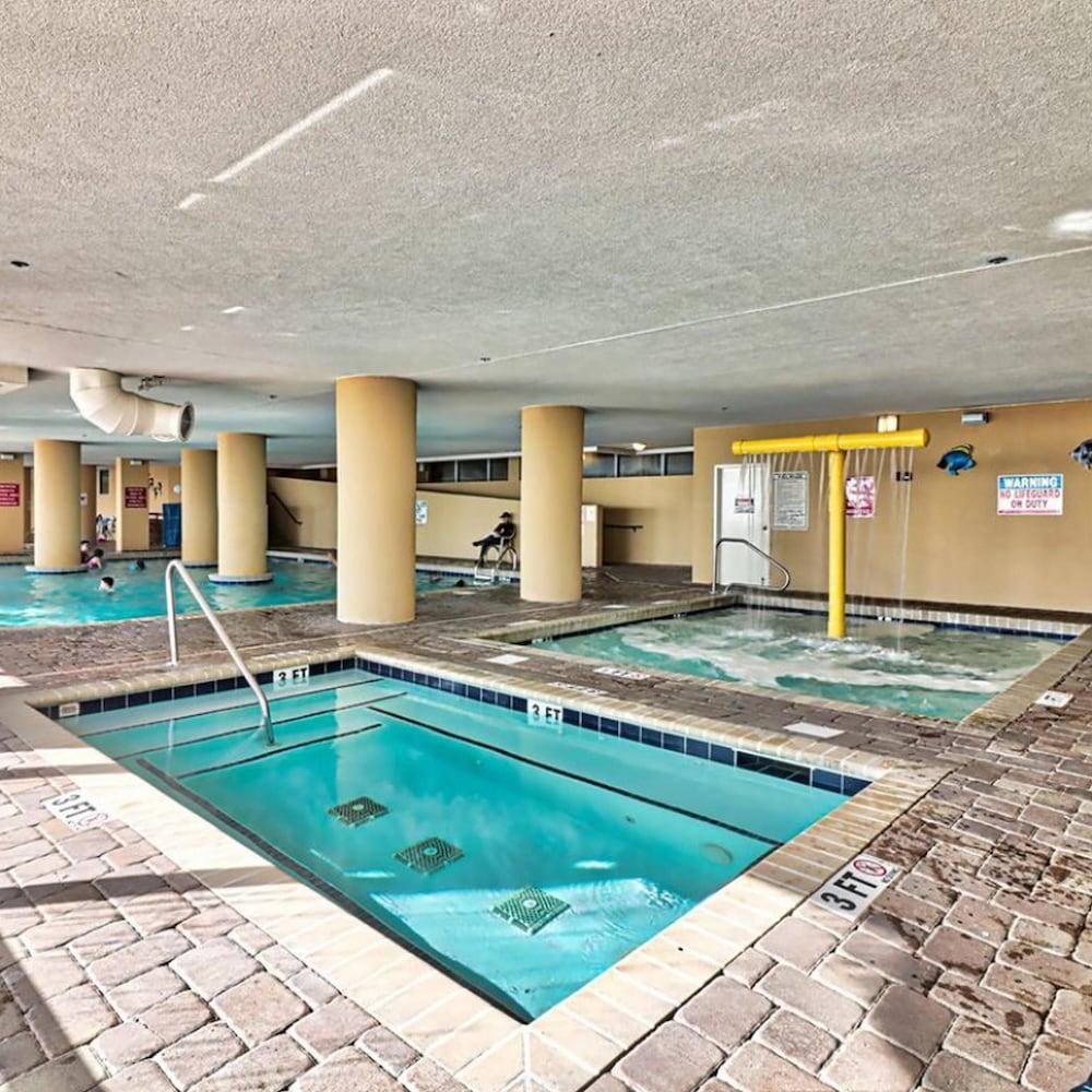 جراند أتلانتيك باي بالميتو فاكيشنز زحليقة مائية