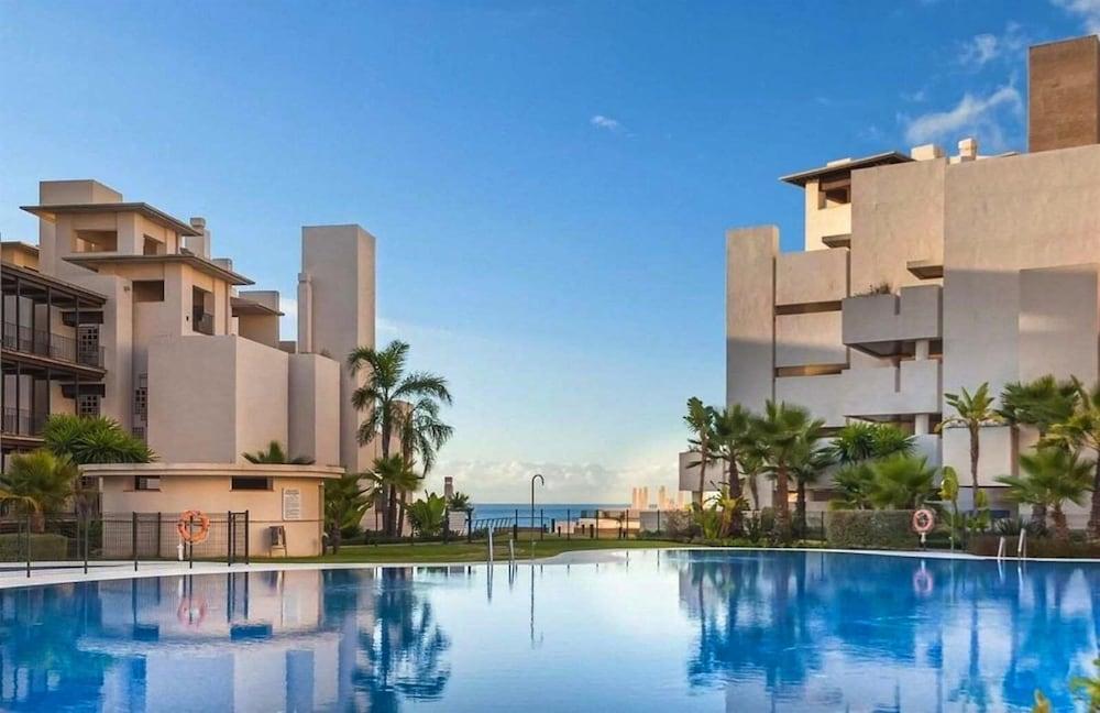  Beach Apartment With Spa & Gym