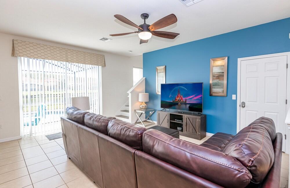 Fantastic 4br 3ba with Pvt Pool with Lake view near to Disney Room
