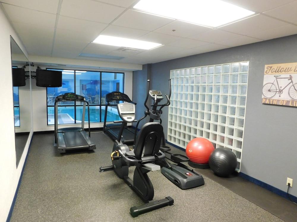 Days Inn by Wyndham Fargo/West Acres Gym