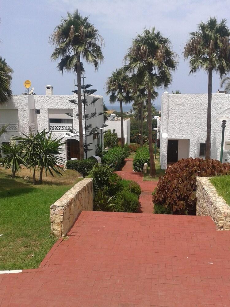 Villa Temara Plage Property Grounds