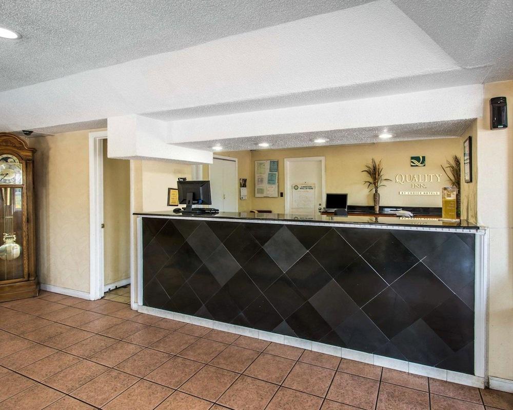 Quality Inn Lobby