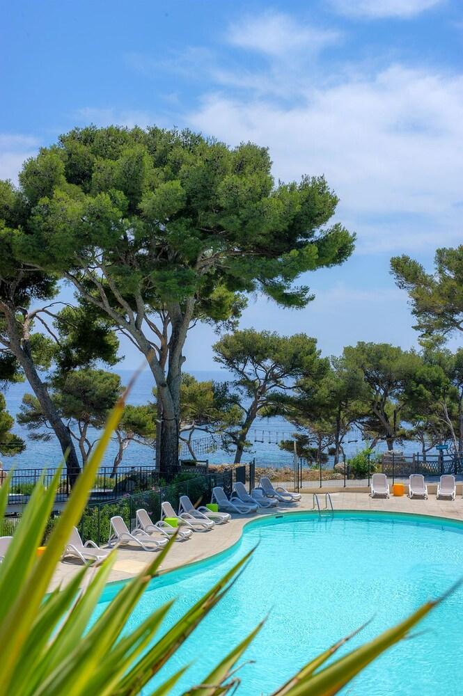 فيلاج كلوب ميلياد كاري لو رويه حمام سباحة مكشوف