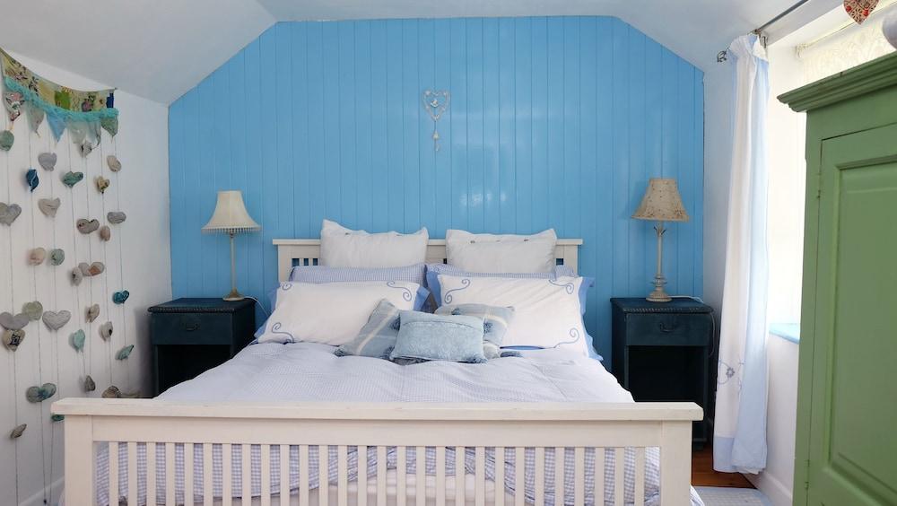 Wellspring Cottage nr Kynance Cove