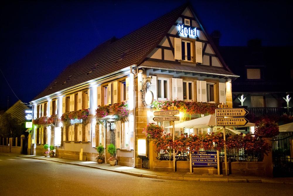 Aux Comtes de Hanau Exterior detail