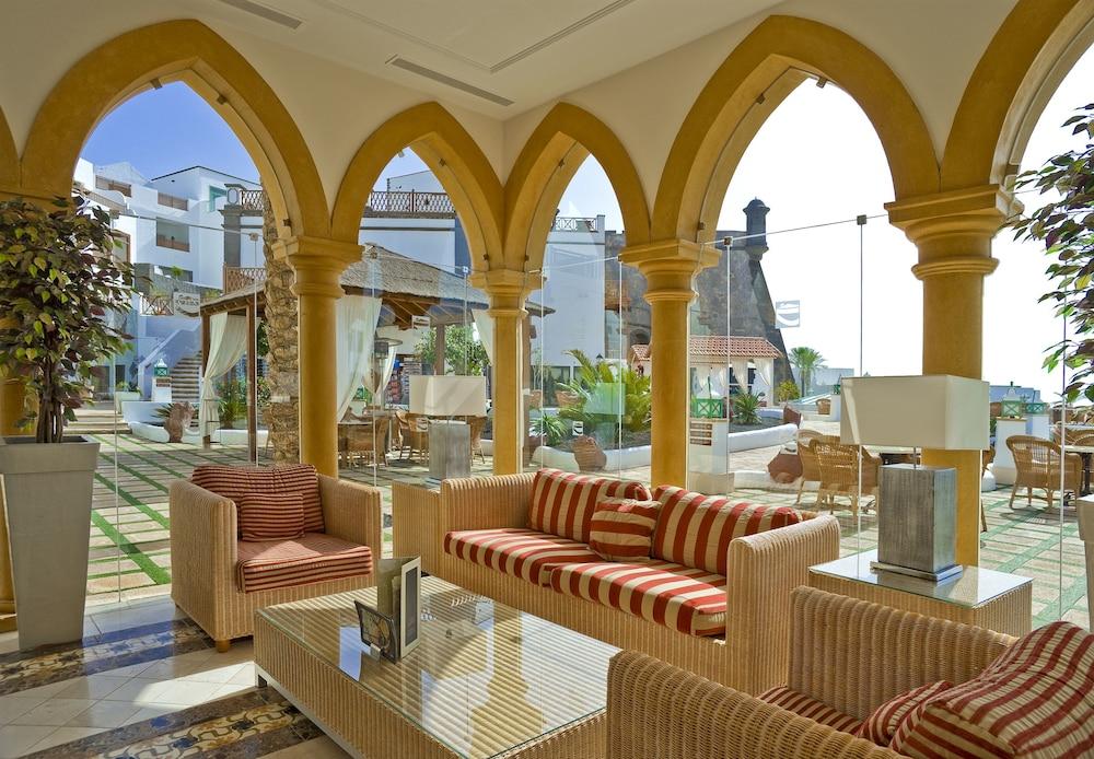 جران كاستيلو تاجورو فاميلي آند فون بلايا بلانكا منطقة الجلوس في الردهة