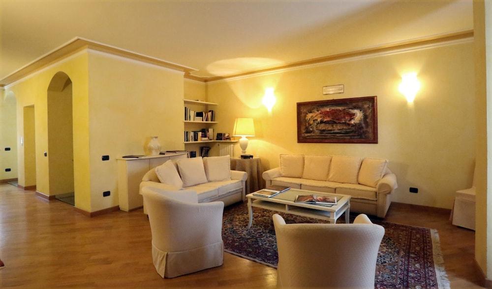 Albergo Castiglione Langhe Featured Image