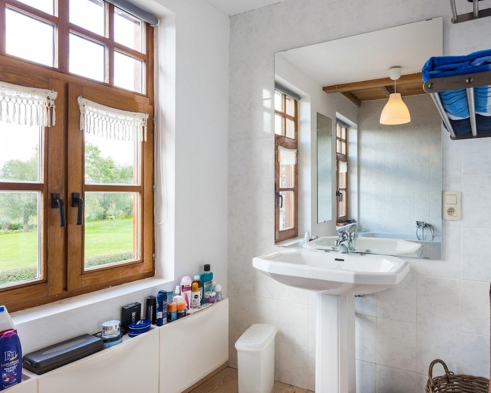 Flanders Fields Cottage Spar Bathroom