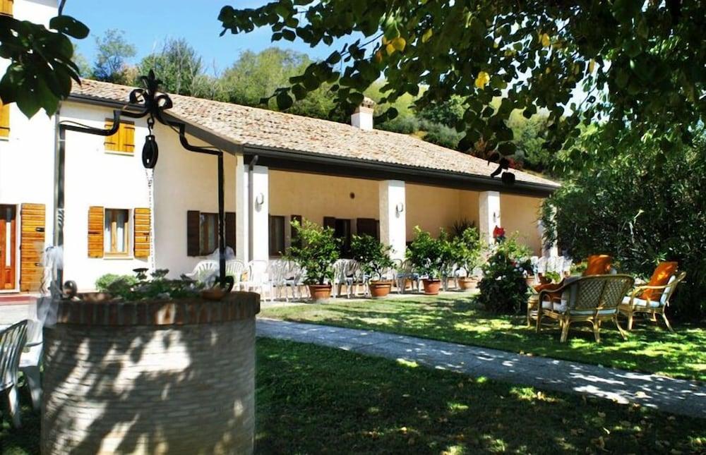 Albergo Volpara Property Grounds
