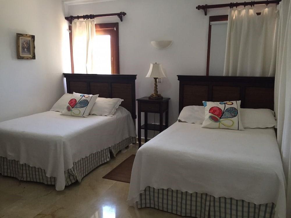 Tortuga C-41 Room