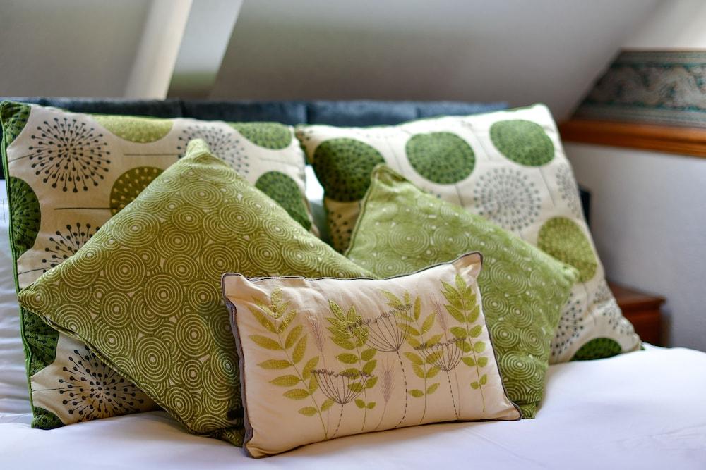 Tree Tops Guest House Featured Image