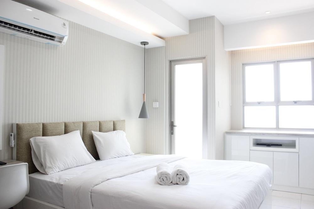 Gorgeous Studio at Mekarwangi Square Apartment with Mountain View Featured Image