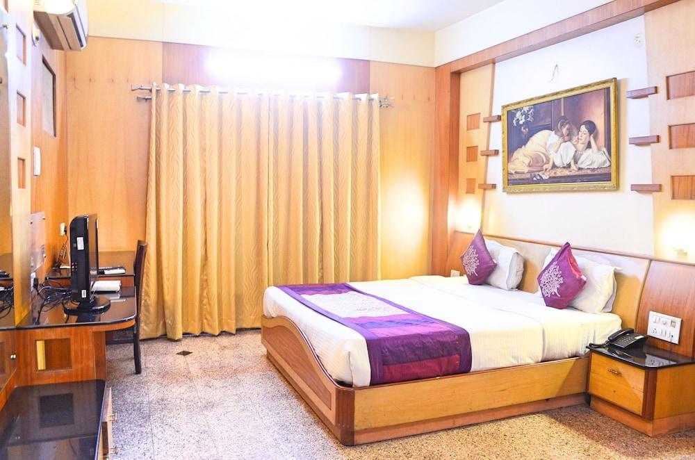 FabHotel Kundan Palace