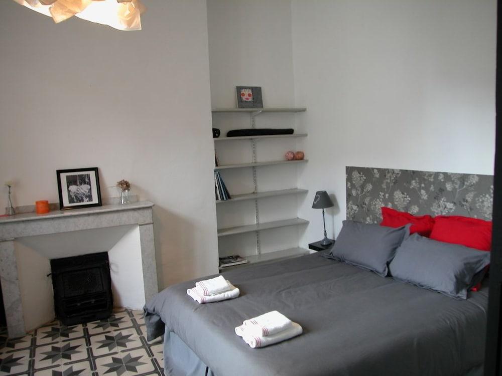 La Vigneronne 1870 Room