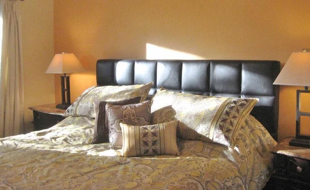 Los Alamos Flats Room