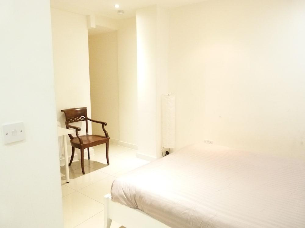 SS Property Hub - Apartment close to Hyde Park Room