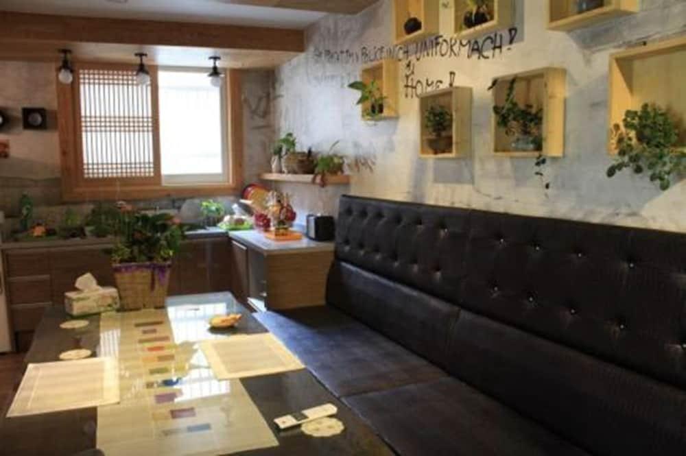 Yeoji Guesthouse