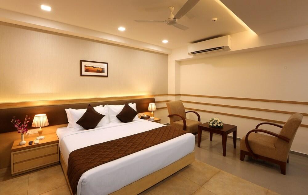 Flora Charishma Residency Aluva Room