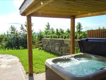 Sherburne Cottage Outdoor Spa Tub