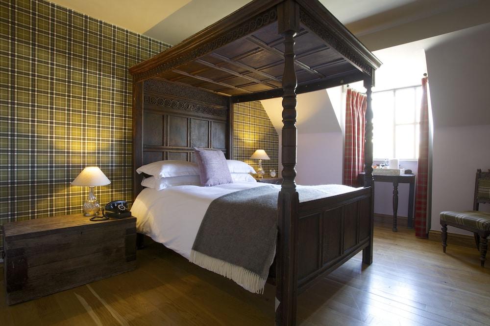 Crab & Boar Room